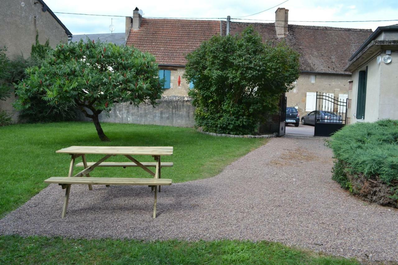 Appartement Passe Partout Lucenay-l'Eveque Exterior foto